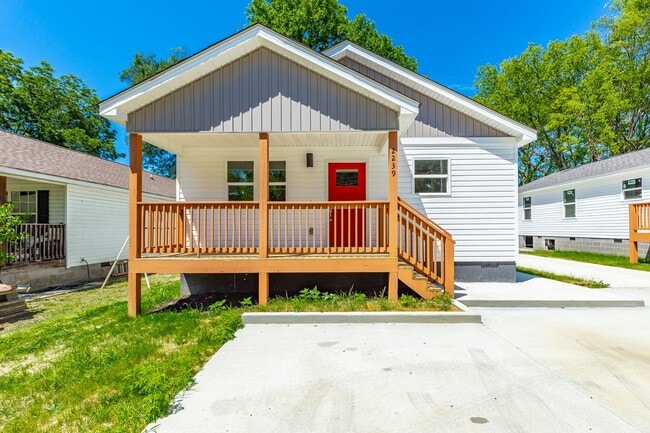 Building Photo - Updated Southside Property Just Off Main Street in Mill Town Unit Main