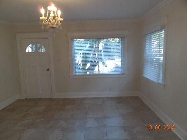 Sala de estar - 621 W Queen St