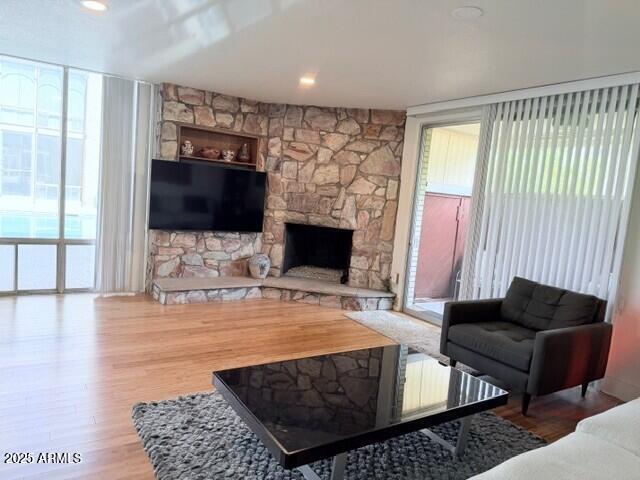 Photo - 6943 E 3rd St