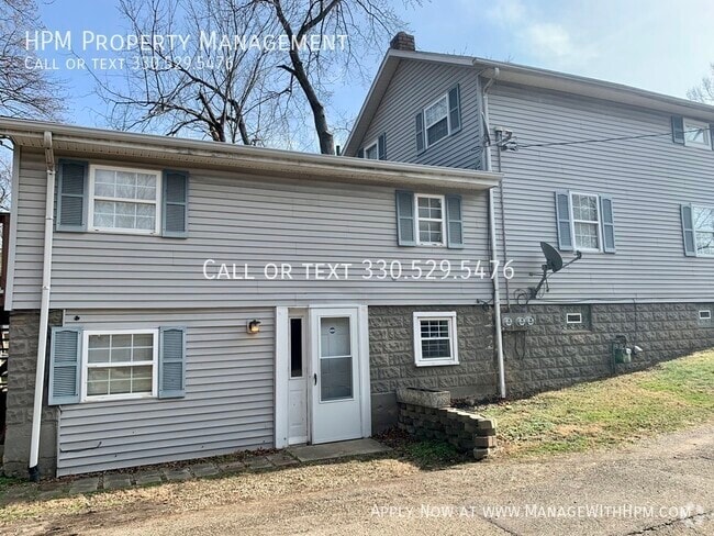 Building Photo - 1835 Hillcrest Rd NW Unit 2 Rental