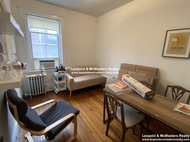 Building Photo - 24 Garden St