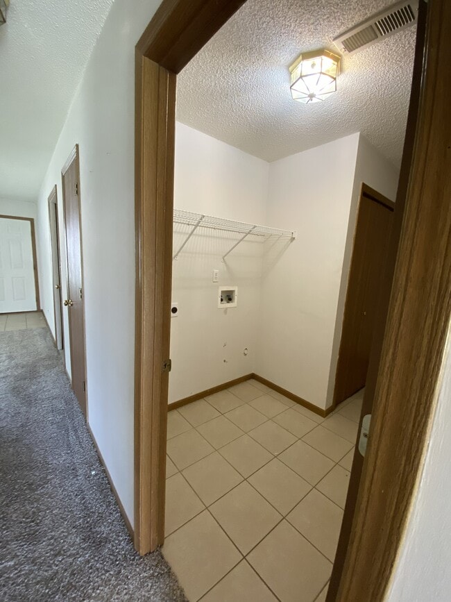 Photo - 907 NW Willow Dr