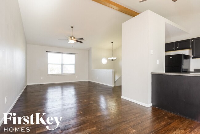 Photo - 664 Ballantrae Dr