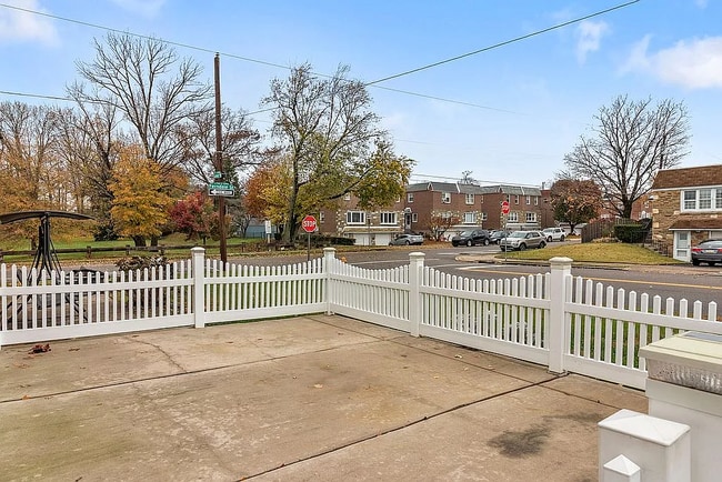 Photo - 802 Loney St