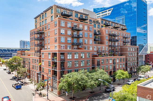 877 Island Ave San Diego, CA 92101 - Parkloft