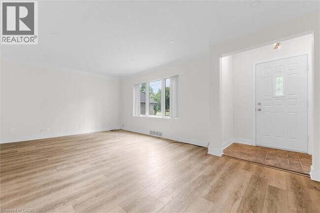 Photo - 18 Bonavem Dr