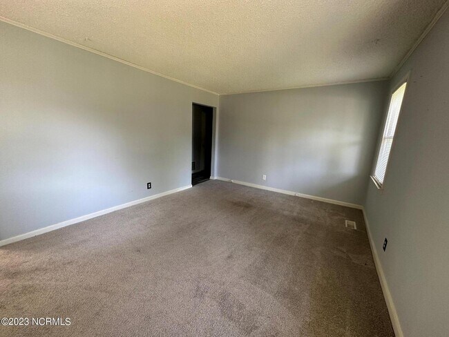 Photo - 2207 High School Dr