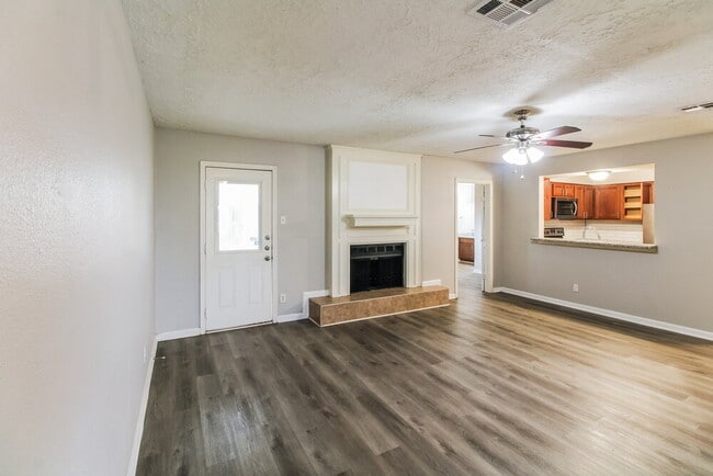 Photo - 3206 Teakwood Cir