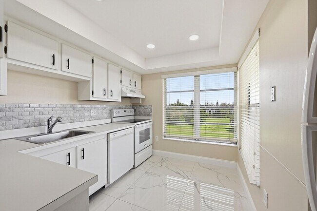 Photo - 4158 Inverrary Dr Unit 511