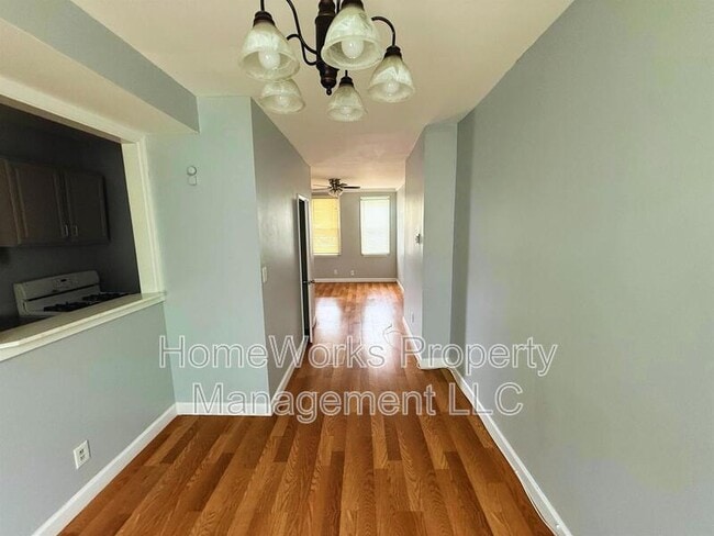 Photo - 2520 W Franklin St