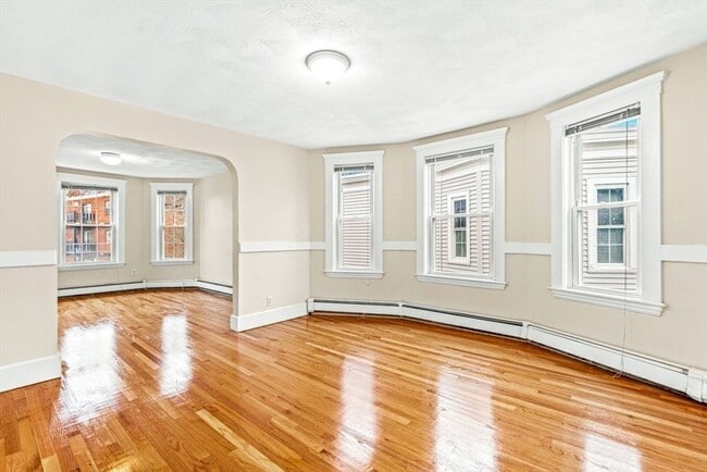 Building Photo - 27 W Wyoming Ave Rental