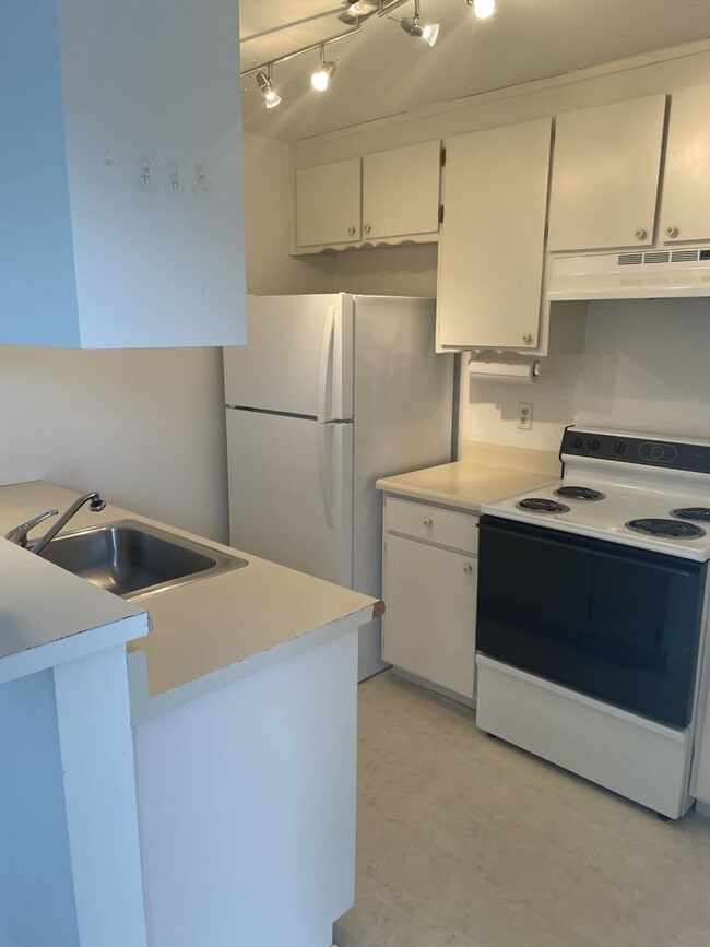 Photo - Amazing 2 Bedroom Available in Sought Afte... Unidad 13