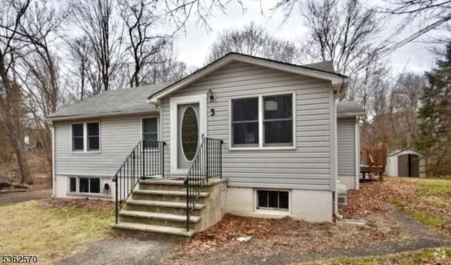 Building Photo - 3 Maple Ave Rental
