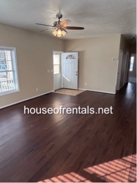 Photo - 320 Schneider St