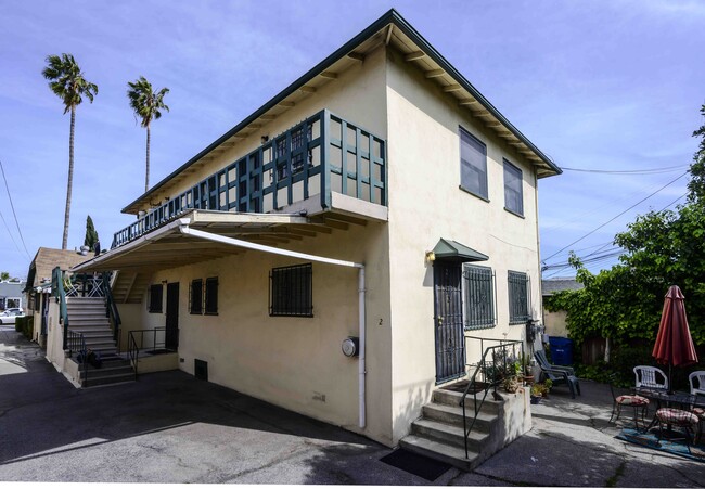 Building Photo - 835 N Wilton Pl Unit 3