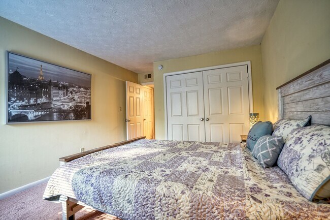 Oak Creek Apartments