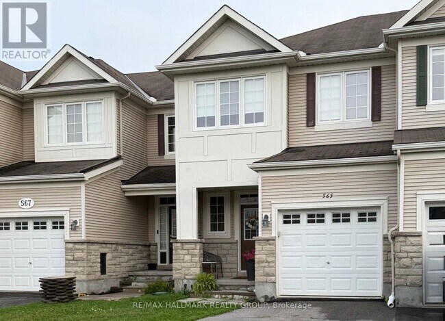 Photo - 565 Pepperville Crescent