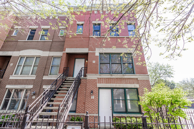 Photo - 1443 W Fillmore St Apartments Unit 1