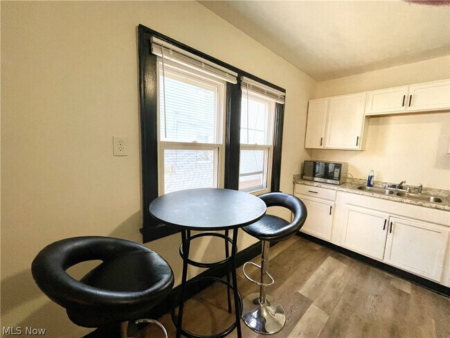 Photo - 4032 E 142nd St