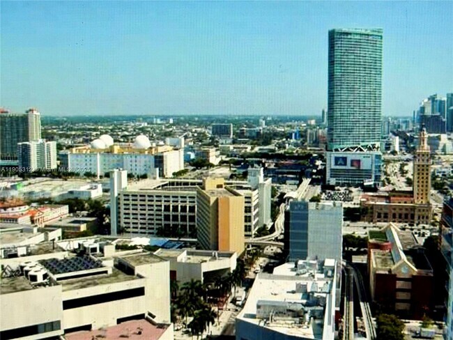 Photo - 133 NE 2nd Ave Unidad 2611