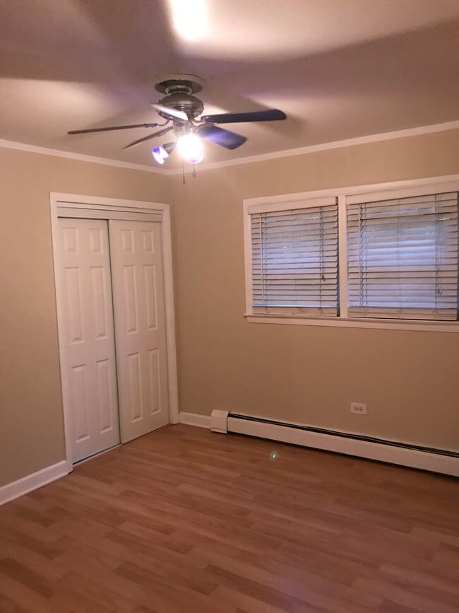 Building Photo - 6028 S Archer Rd Unit 6