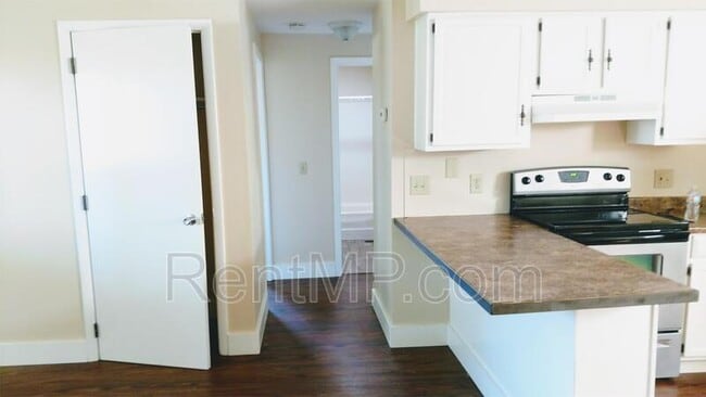 Photo - 303 S Oak St