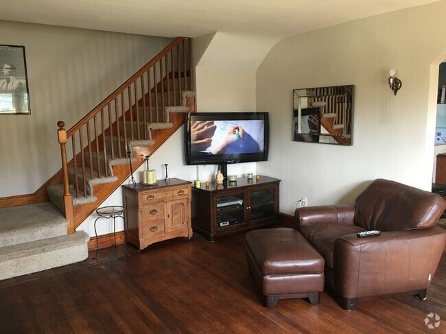 Building Photo - 6929 Allentown Rd Rental