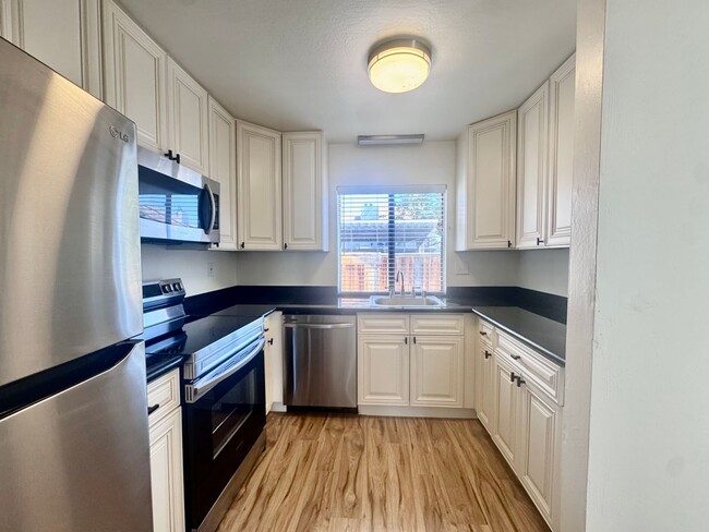 Building Photo - Beautifully Updated 2 bed Condo in Antioch...