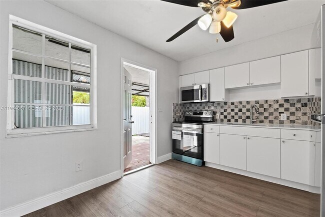 Photo - 11441 SW 2nd St Unit 11443