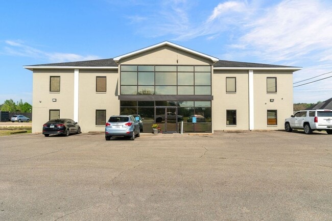 Building Photo - 2 W Lakeview Dr