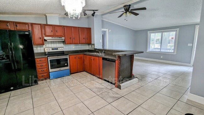 955 Hollywood Dr