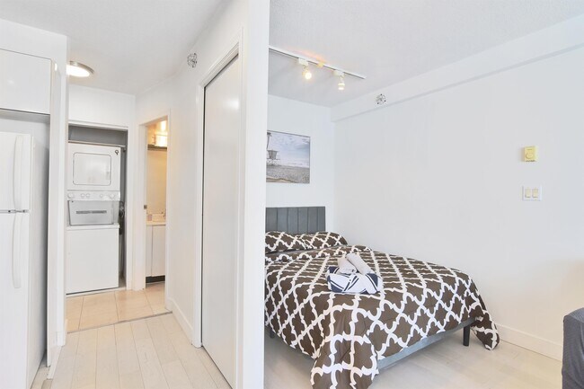 Photo - 939 Homer St