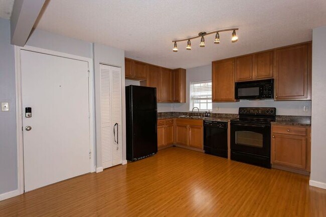 Photo - 2/1 condo