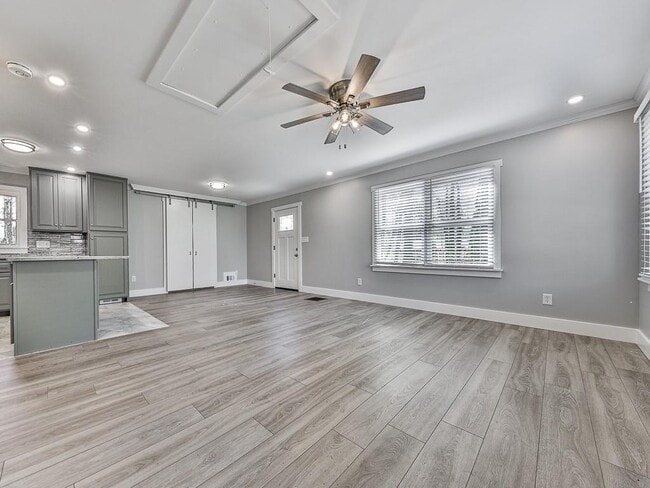 Photo - 2406 Pine Dr NW