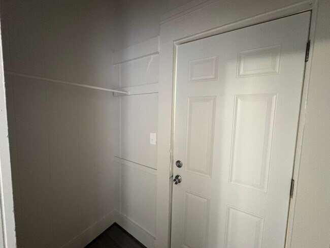 Photo - 545 Balcom St Unit 2