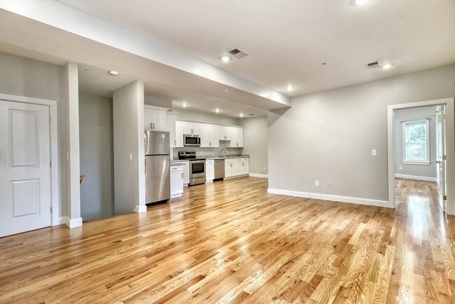 Building Photo - 3 Neilon Park Unit 3