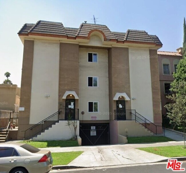 Building Photo - 545 S Manhattan Pl Unit 9