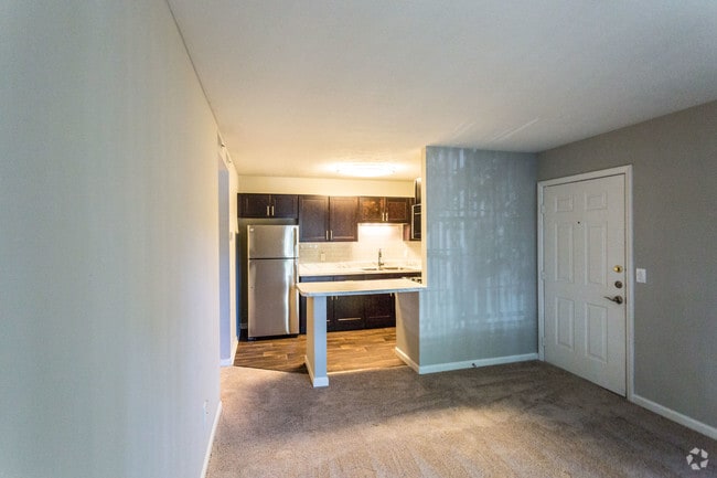 1BR, 1BA - 483 SF - Living Room - Chelsea Place