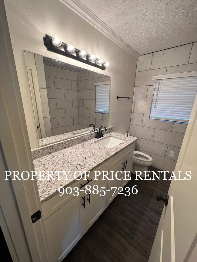 Bathroom - 401 Locust St S Unidad B