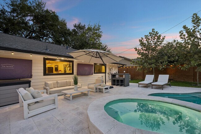 Photo - 8518 Westview Dr