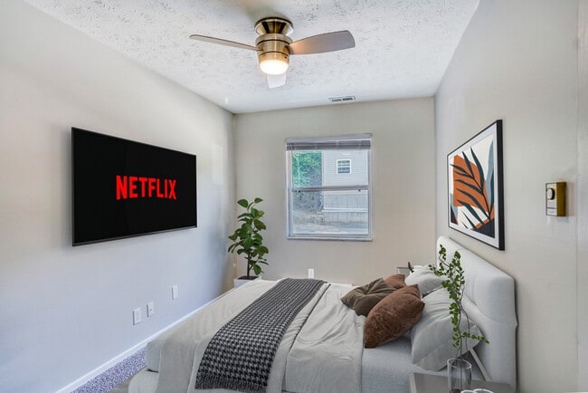 gran ventana del dormitorio - Hillside Apartments