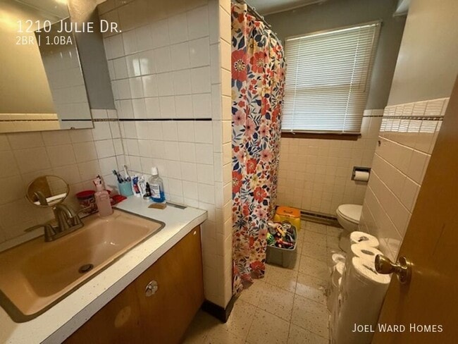 Photo - 1210 Julie Dr