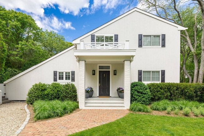 Photo - 331 Meadows W