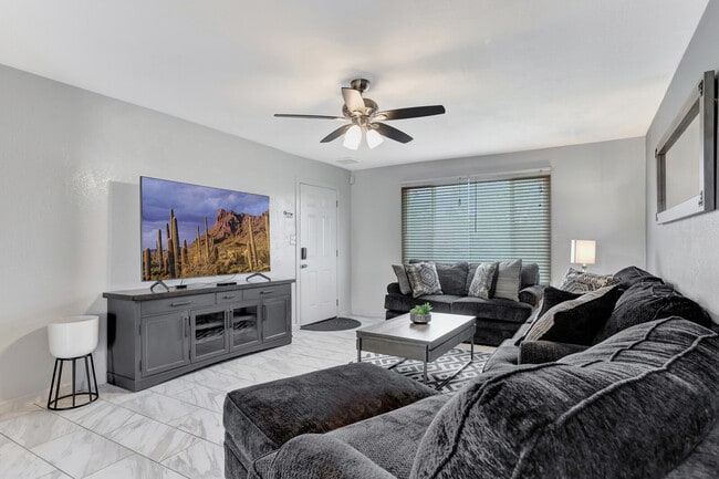 Photo - 1524 E Broadmor Dr