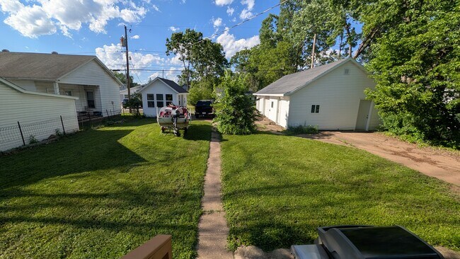 Photo - 634 Niagara St