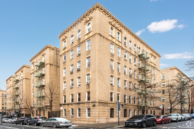 Building Photo - 811 Walton Ave