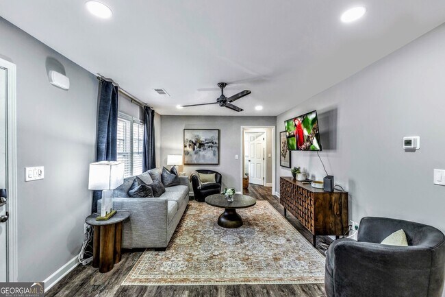 6230 Love St