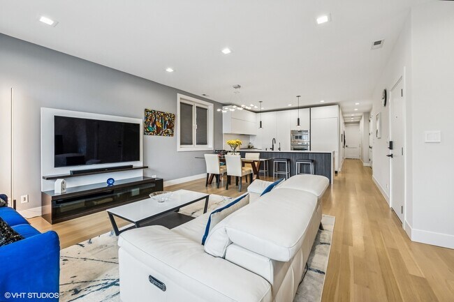 Photo - 2149 W Belmont Ave Unidad 2E