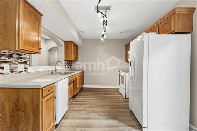 612 Pointe Clear Dr