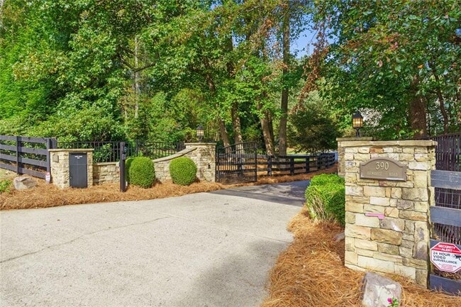 Photo - 390 Hembree Rd